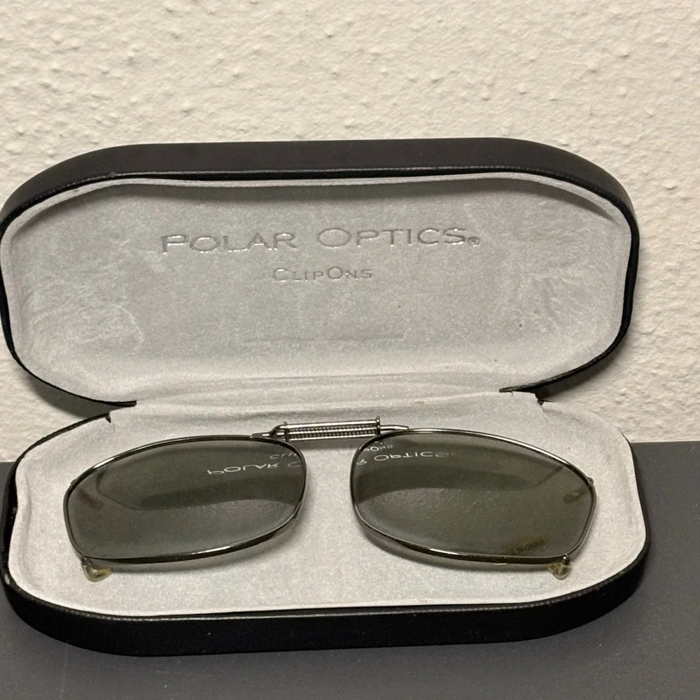 Polar Optics ClipOn Sunglasses Unisex OS Black Excellent Polarized 2 Pairs Case